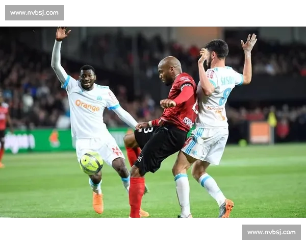 足球比赛节奏掌控与技巧应用分析提升球员竞技表现的关键因素 足球比赛节奏掌控与技巧应用分析提升球员竞技表现的关键因素